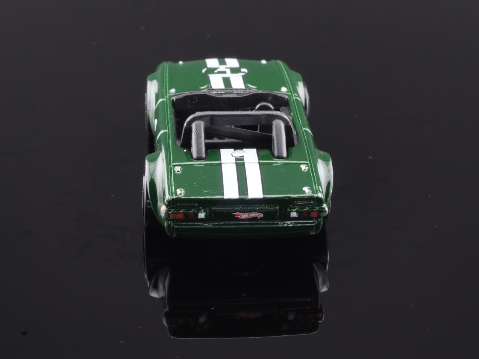 2009 Hot Wheels New Models ~ TRIUMPH TR6 (33/190) ~ Green 1/64 Diecast Car - Thumbnail 6