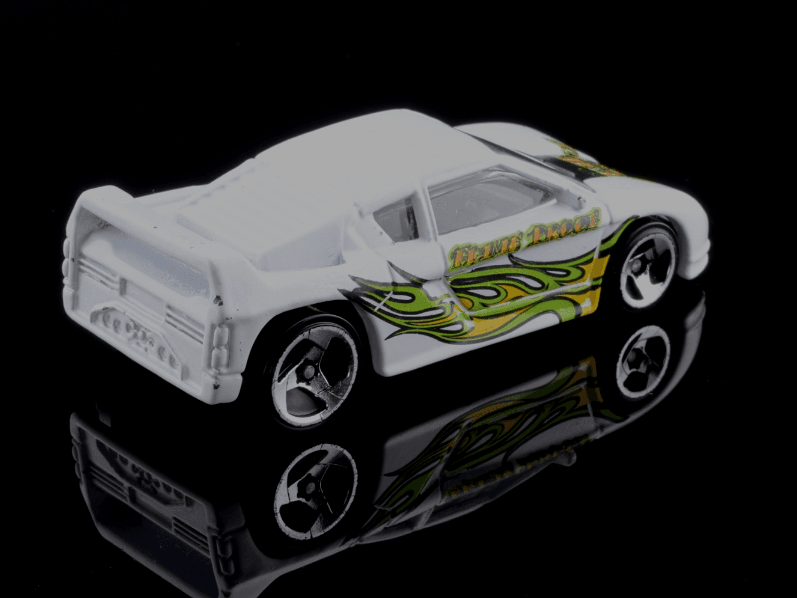 VINTAGE 1990 Hot Wheels ~ ZENDER FACT 4 ~ White / Green Flame Diecast 1:64 - Thumbnail 5