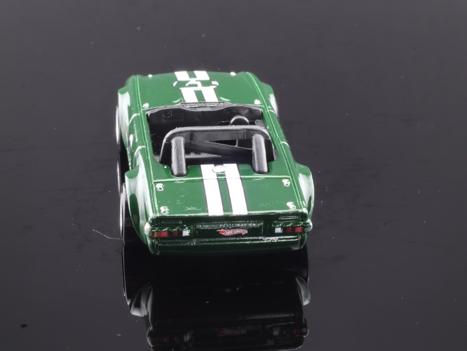 2009 Hot Wheels New Models ~ TRIUMPH TR6 (33/190) ~ Green 1/64 Diecast Car - Thumbnail 8
