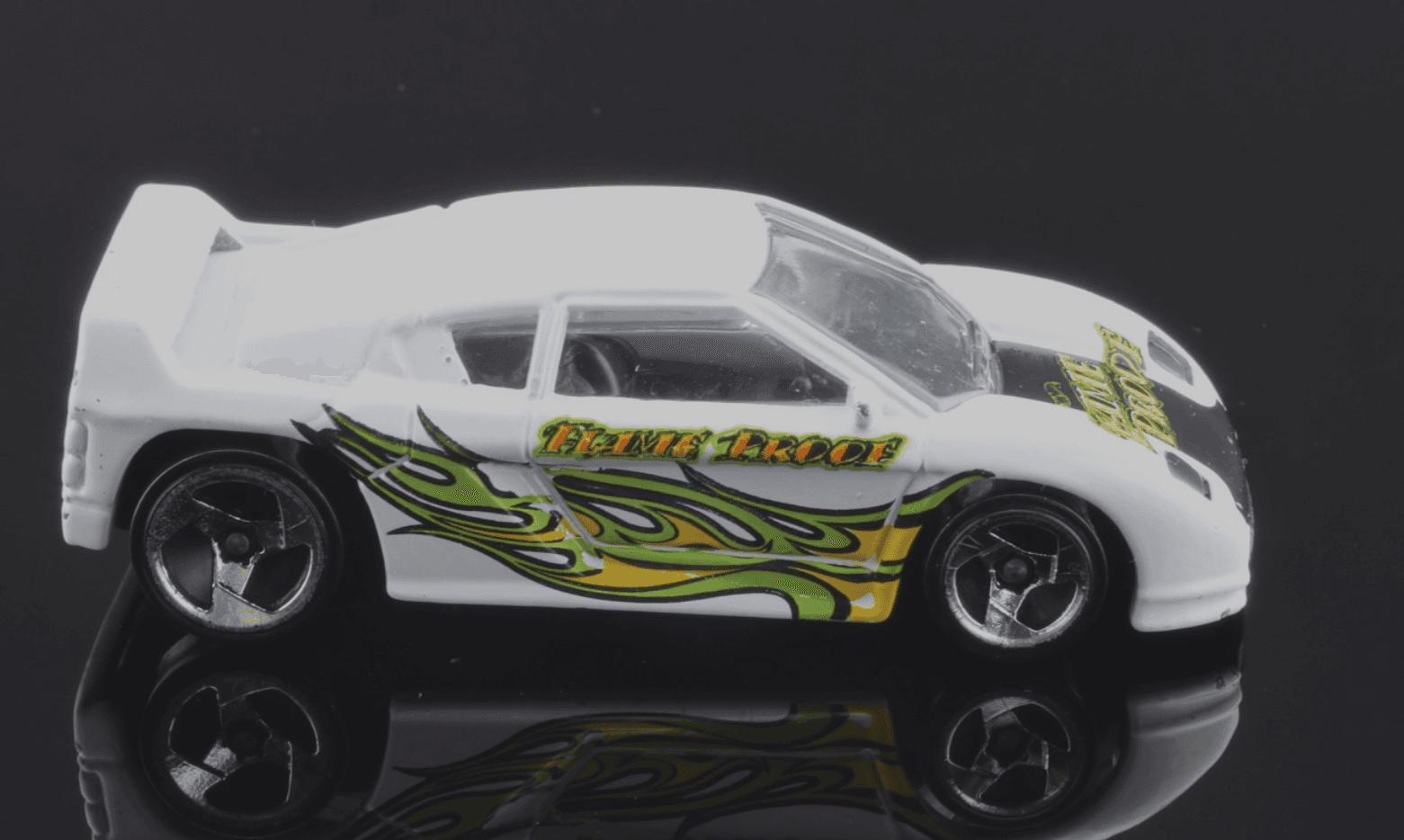 VINTAGE 1990 Hot Wheels ~ ZENDER FACT 4 ~ White / Green Flame Diecast 1:64 - Thumbnail 2