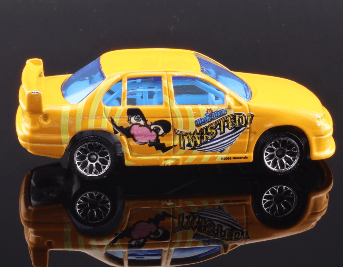 2005 Matchbox ~ 1996 FORD FALCON ~ Nintendo WarioWare Twisted ~ Diecast 1/64 - Thumbnail 2