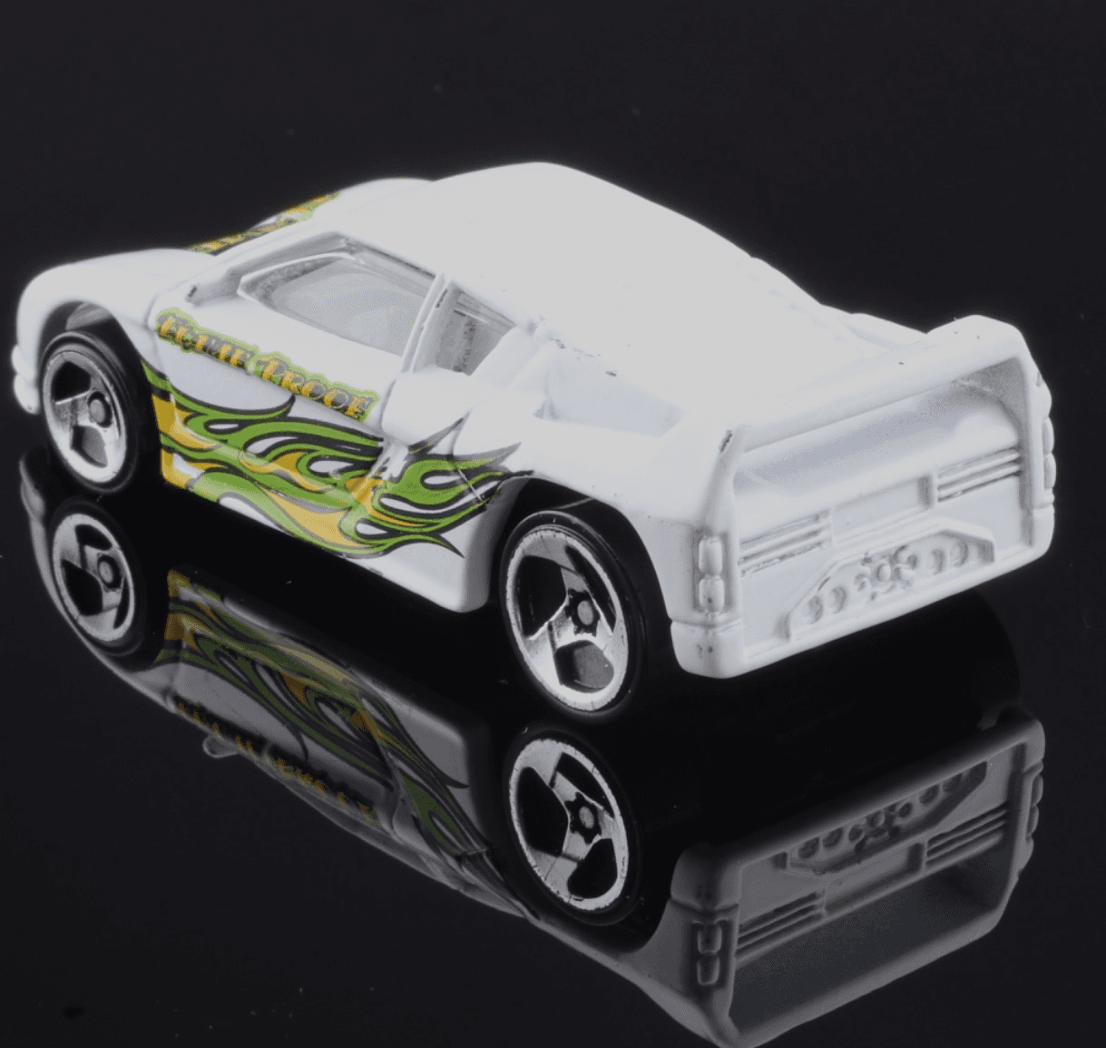 VINTAGE 1990 Hot Wheels ~ ZENDER FACT 4 ~ White / Green Flame Diecast 1:64 - Thumbnail 4