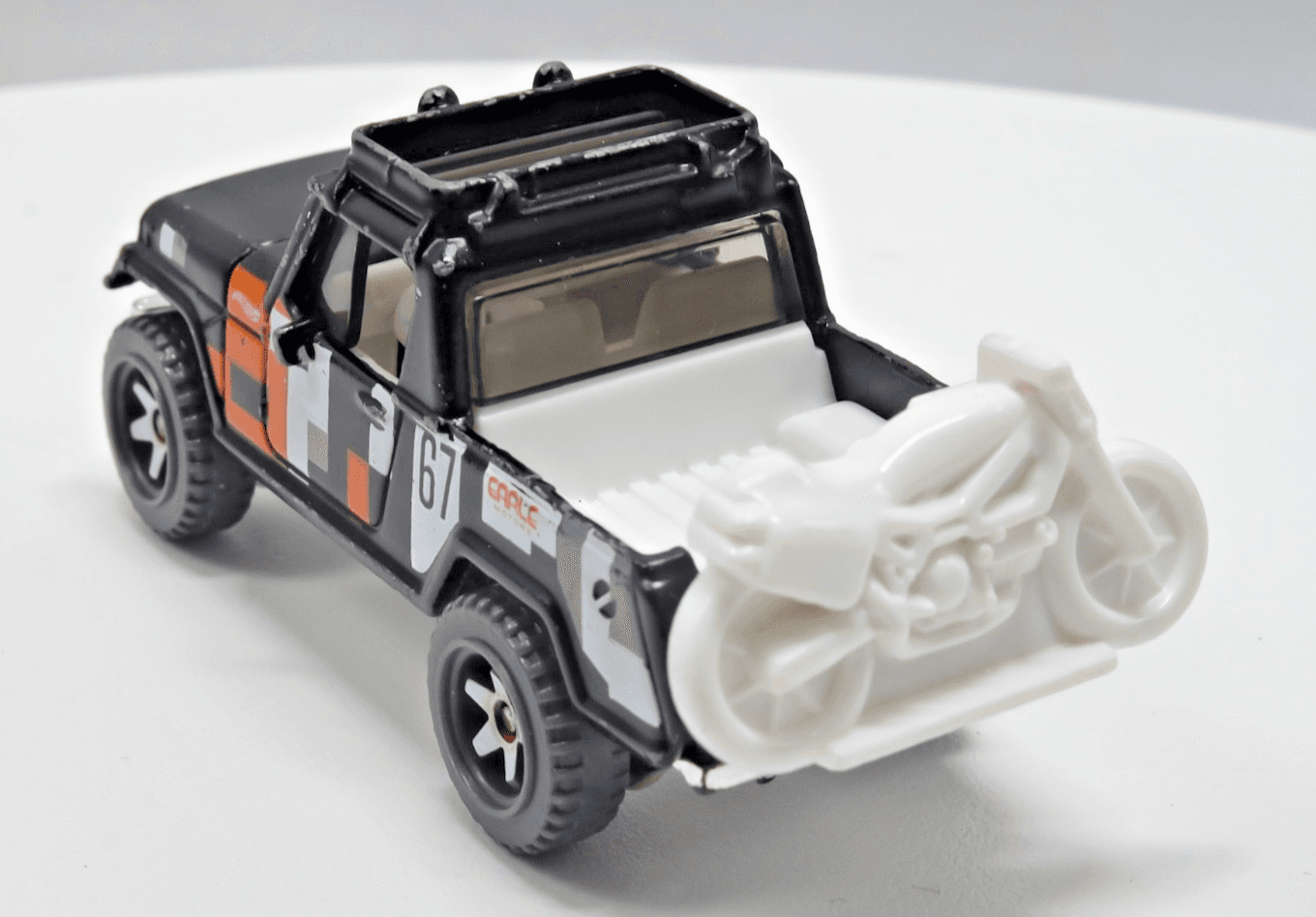 20121 Hot Wheels ~ 1967 JEEPSTER COMMANDO ~ 1:64 Diecast - Thumbnail 6