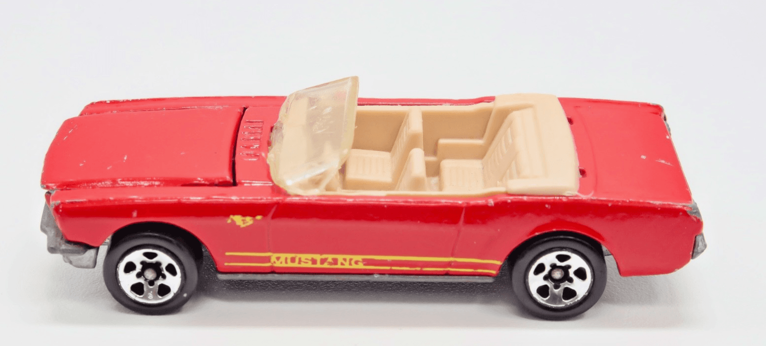 VINTAGE...Hot Wheels ~ 1965 FORD MUSTANG CONVERTIBLE ~ Red 1/64 Diecast - Thumbnail 4