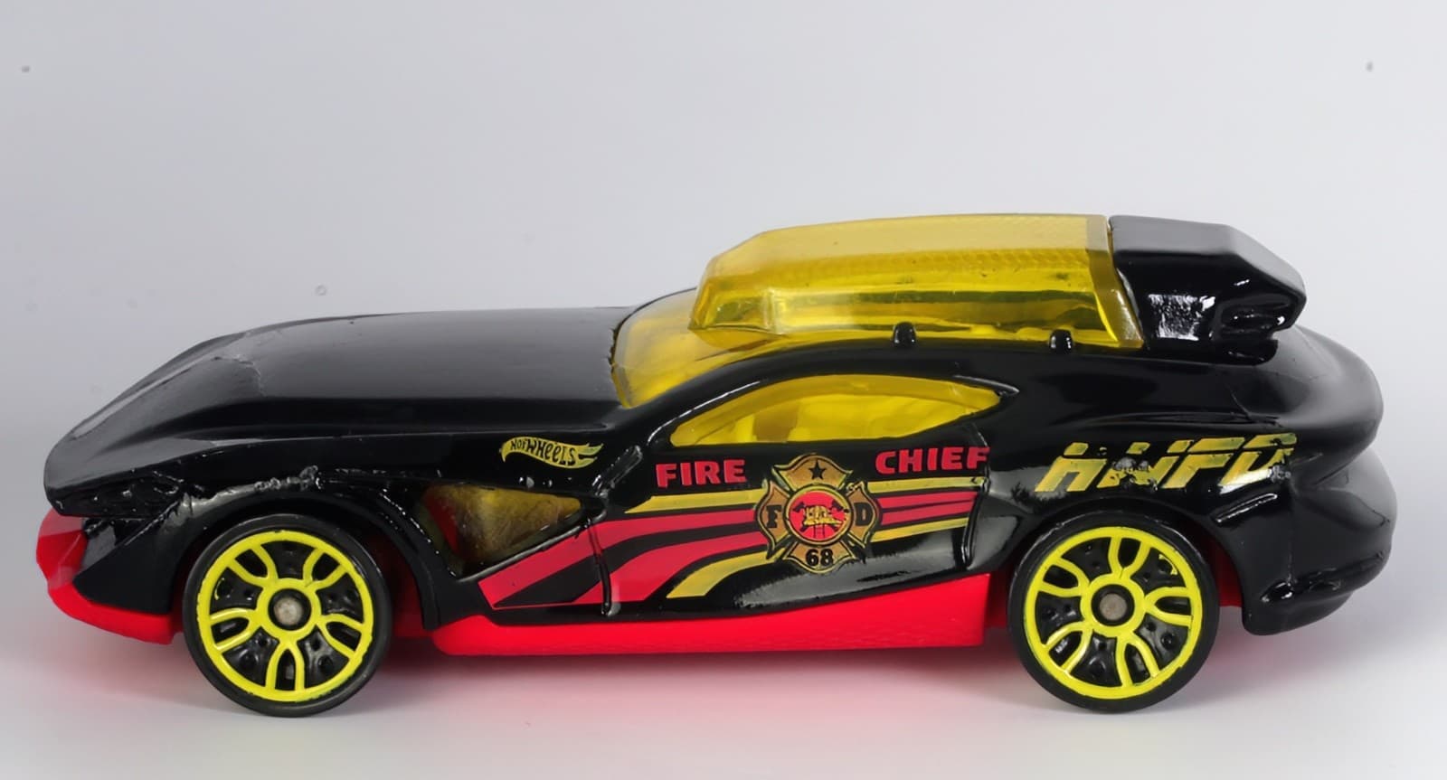 2017 Hot Wheels ~ MASTER FIRE CHIEF ~ Black Yellow 1:64 Diecast Car