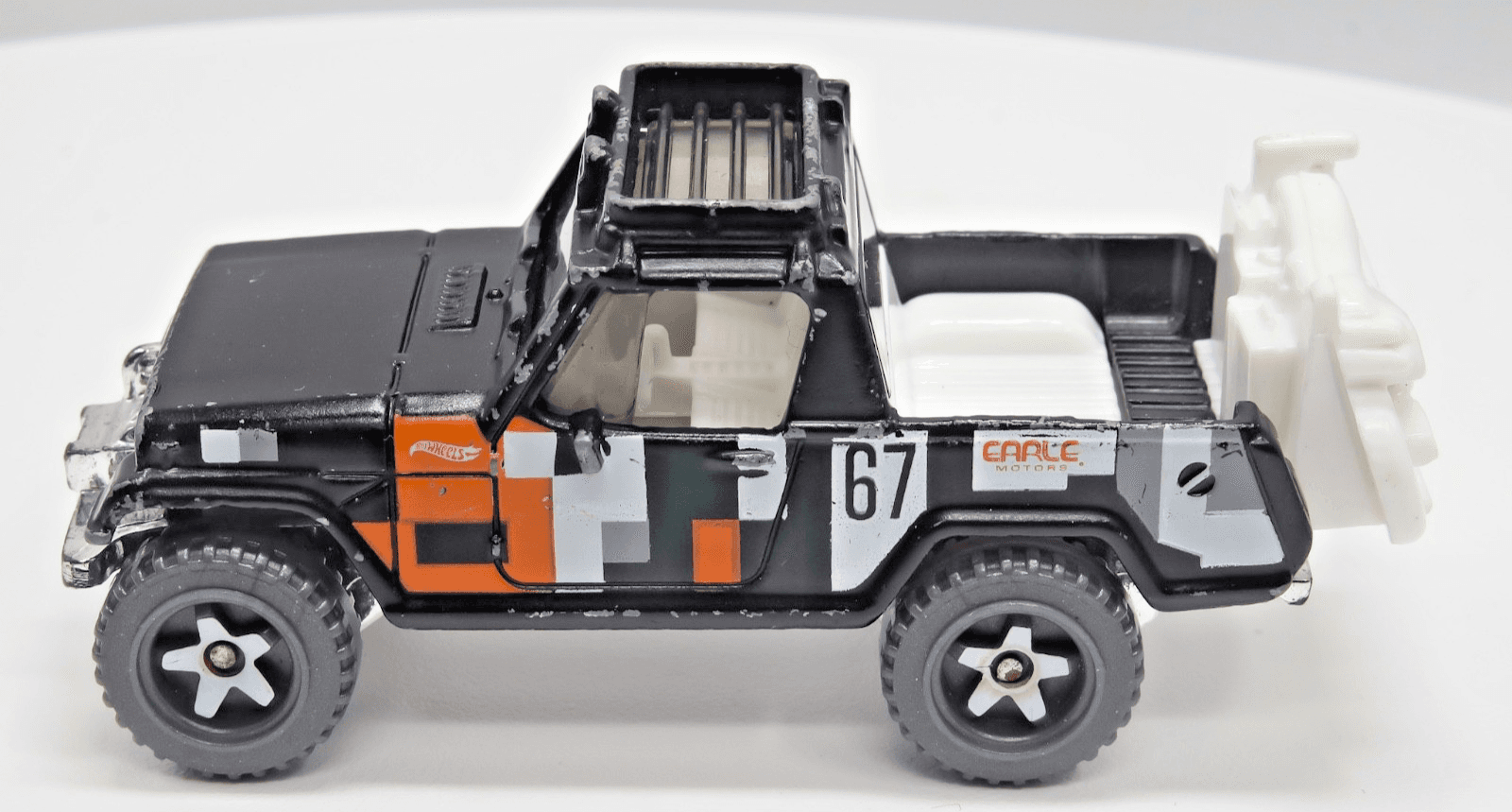 20121 Hot Wheels ~ 1967 JEEPSTER COMMANDO ~ 1:64 Diecast - Thumbnail 4