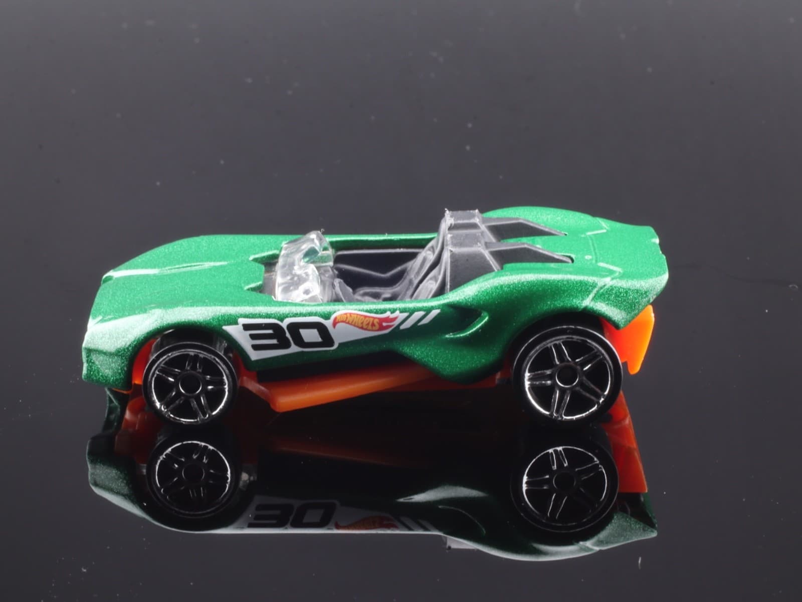 2017 Hot Wheels Fan Stands Series ~ CARBONIC ~ Loose 1:64 Diecast Toy Car - Thumbnail 3