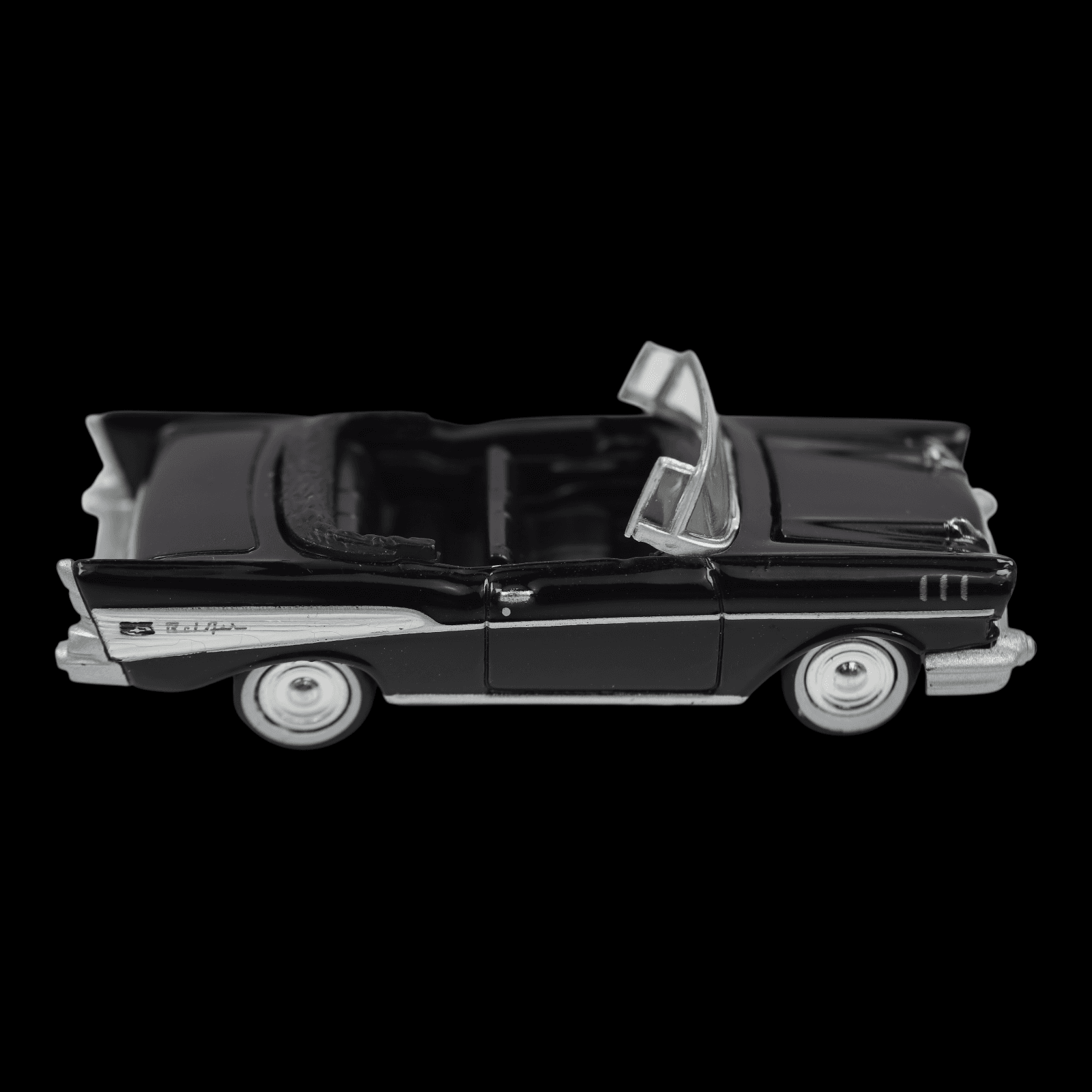 Johnny Lightning 1957 CHEVY BEL-AIR CONVERTIBLE ~ James Bond "Dr No" ~ 1:64
