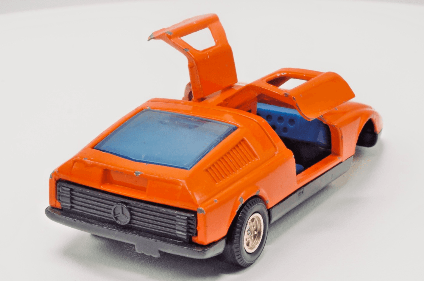 Shinsei ~ 1970 MERCEDES BENZ C111 388 ~ 1/53 Diecast Orange Whizzwheels - Thumbnail 10