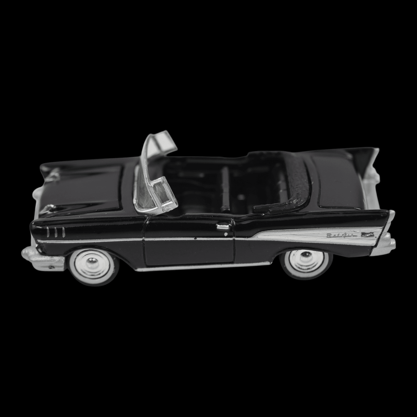 Johnny Lightning 1957 CHEVY BEL-AIR CONVERTIBLE ~ James Bond "Dr No" ~ 1:64 - Thumbnail 2