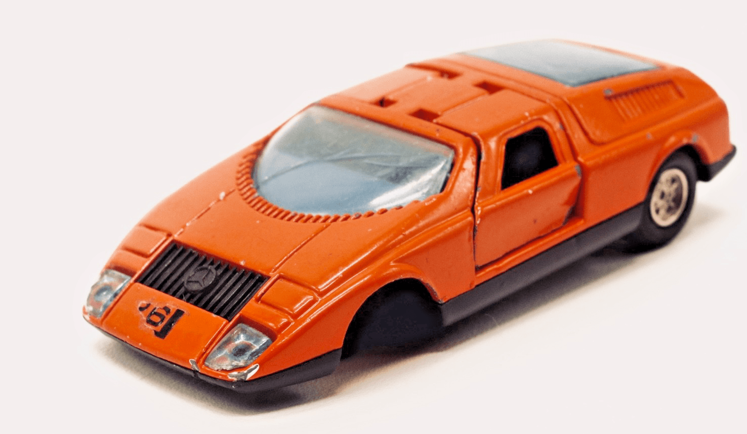 Shinsei ~ 1970 MERCEDES BENZ C111 388 ~ 1/53 Diecast Orange Whizzwheels - Thumbnail 2