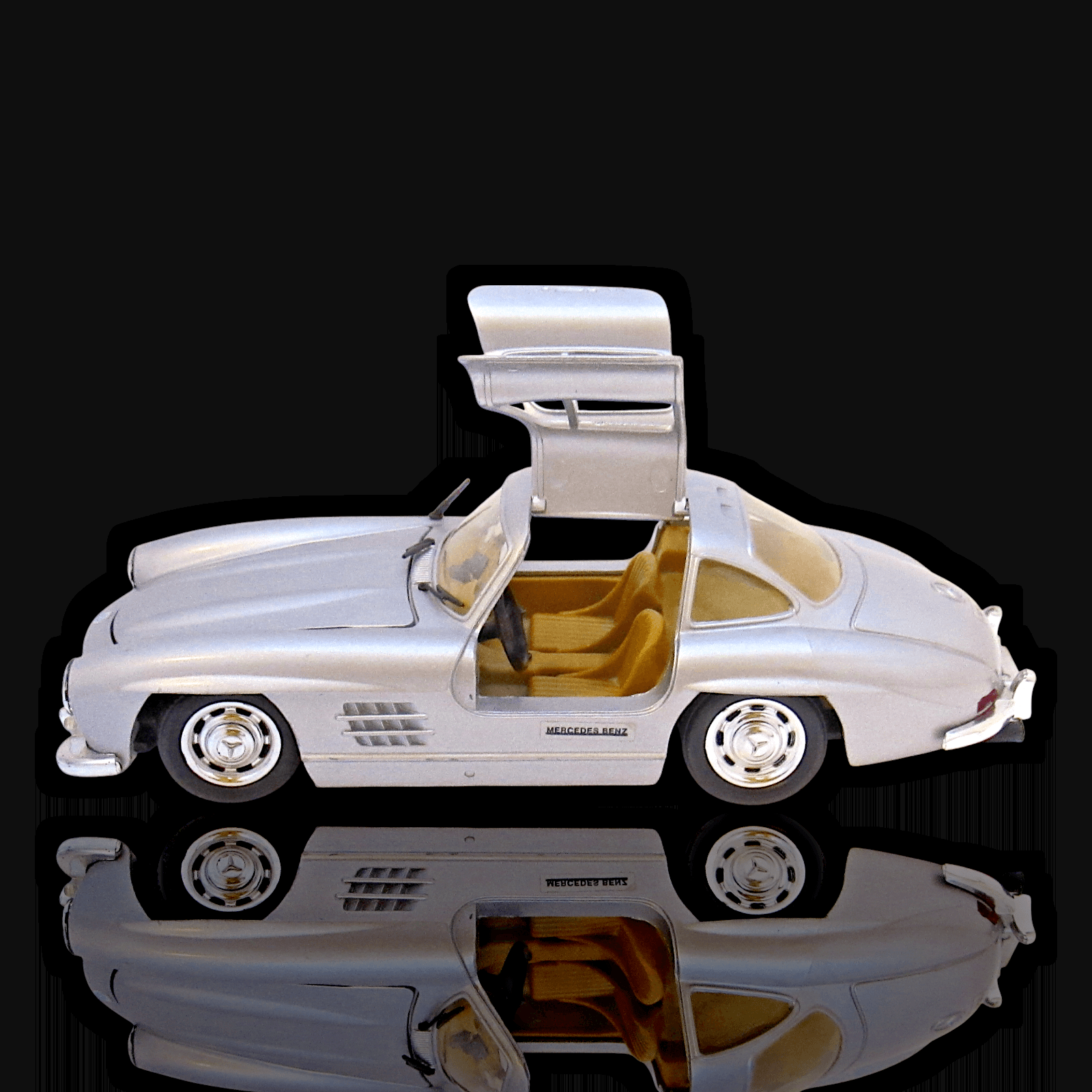Bburago 1954 Mercedes Benz 300SL~ 1:24 ~ Silver Diecast Model - Thumbnail 4