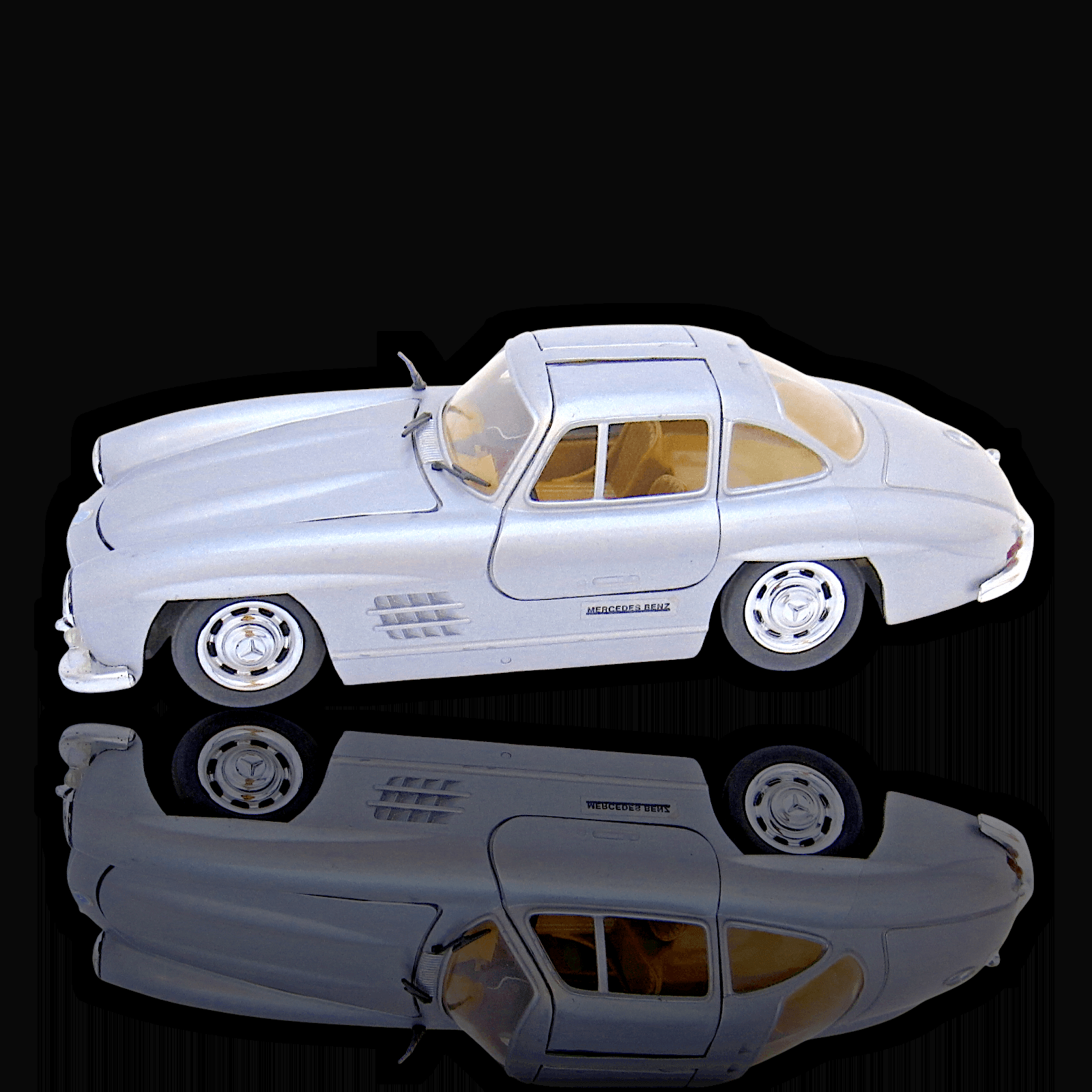 Bburago 1954 Mercedes Benz 300SL~ 1:24 ~ Silver Diecast Model - Thumbnail 3