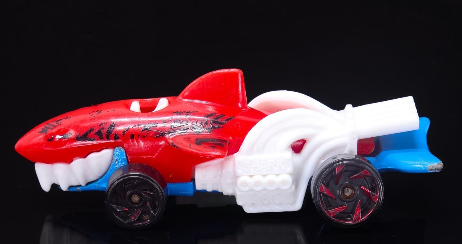 1986 Hot Wheels ~ SHARKRUISER ~ Red White Blue Shark Cruiser - Thumbnail 8