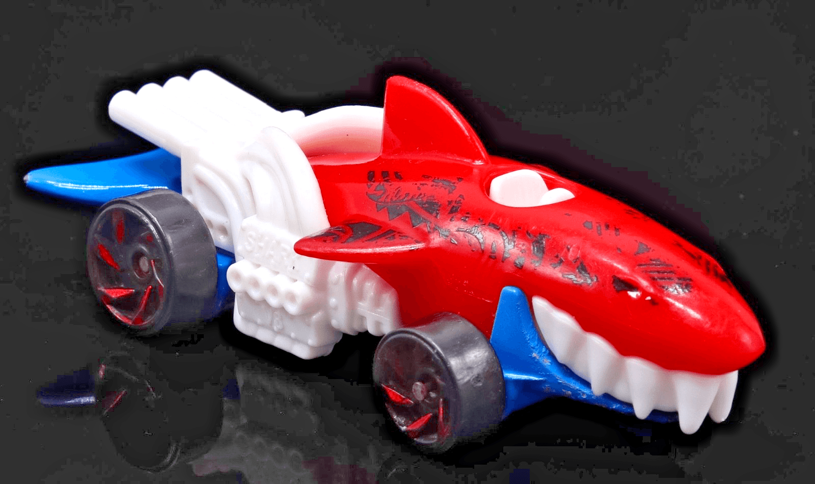 1986 Hot Wheels ~ SHARKRUISER ~ Red White Blue Shark Cruiser