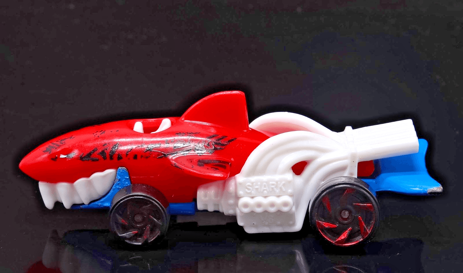 1986 Hot Wheels ~ SHARKRUISER ~ Red White Blue Shark Cruiser - Thumbnail 4
