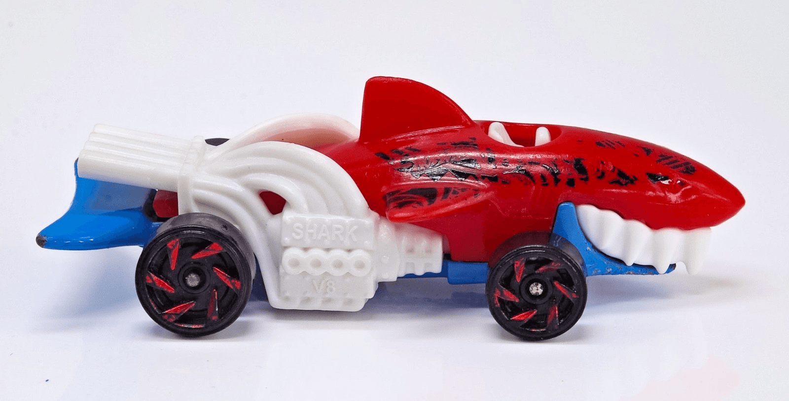 1986 Hot Wheels ~ SHARKRUISER ~ Red White Blue Shark Cruiser - Thumbnail 3