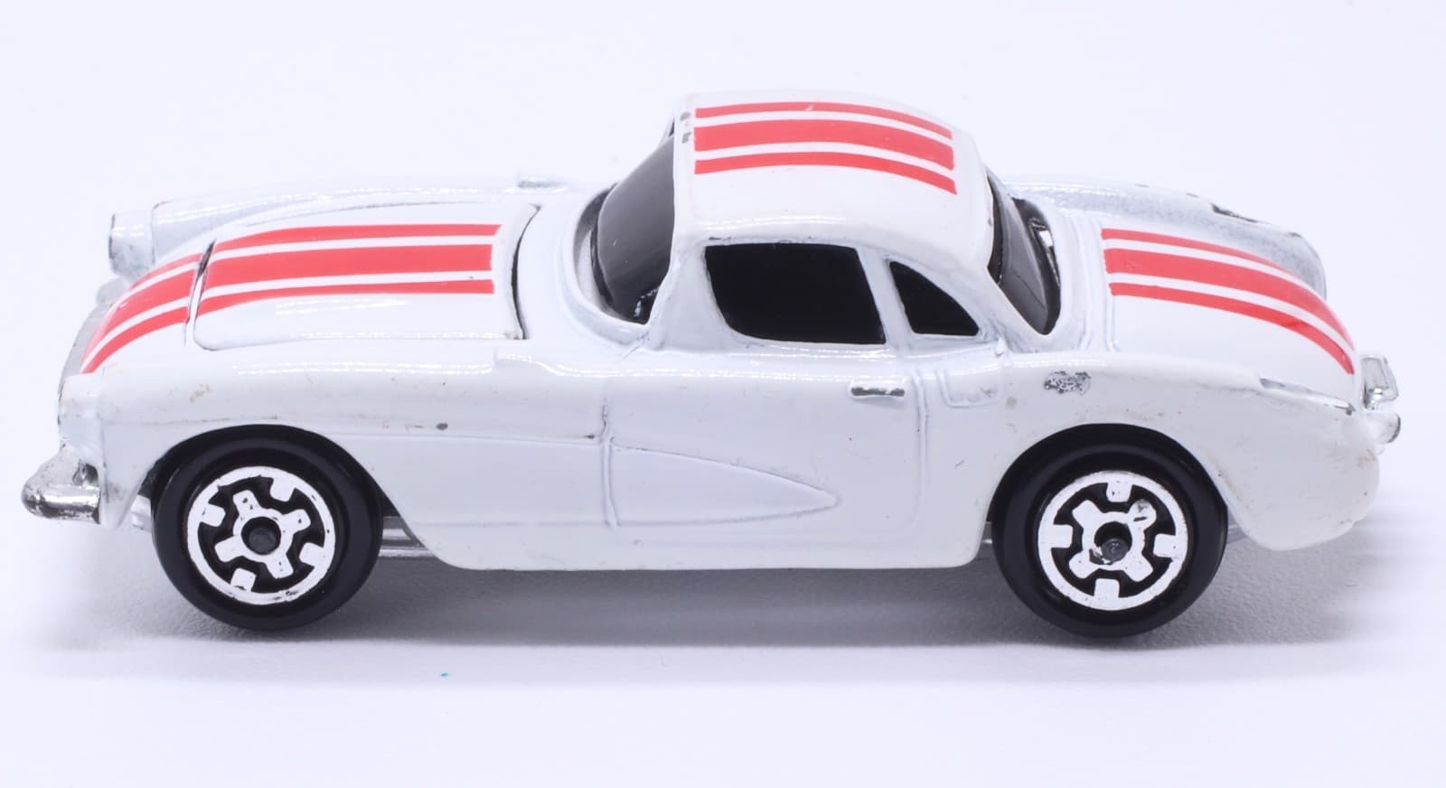 VINTAGE Kidco 1957 CHEVROLET CORVETTE ~ White Red Stripes 1:64 Diecast HK - Thumbnail 4