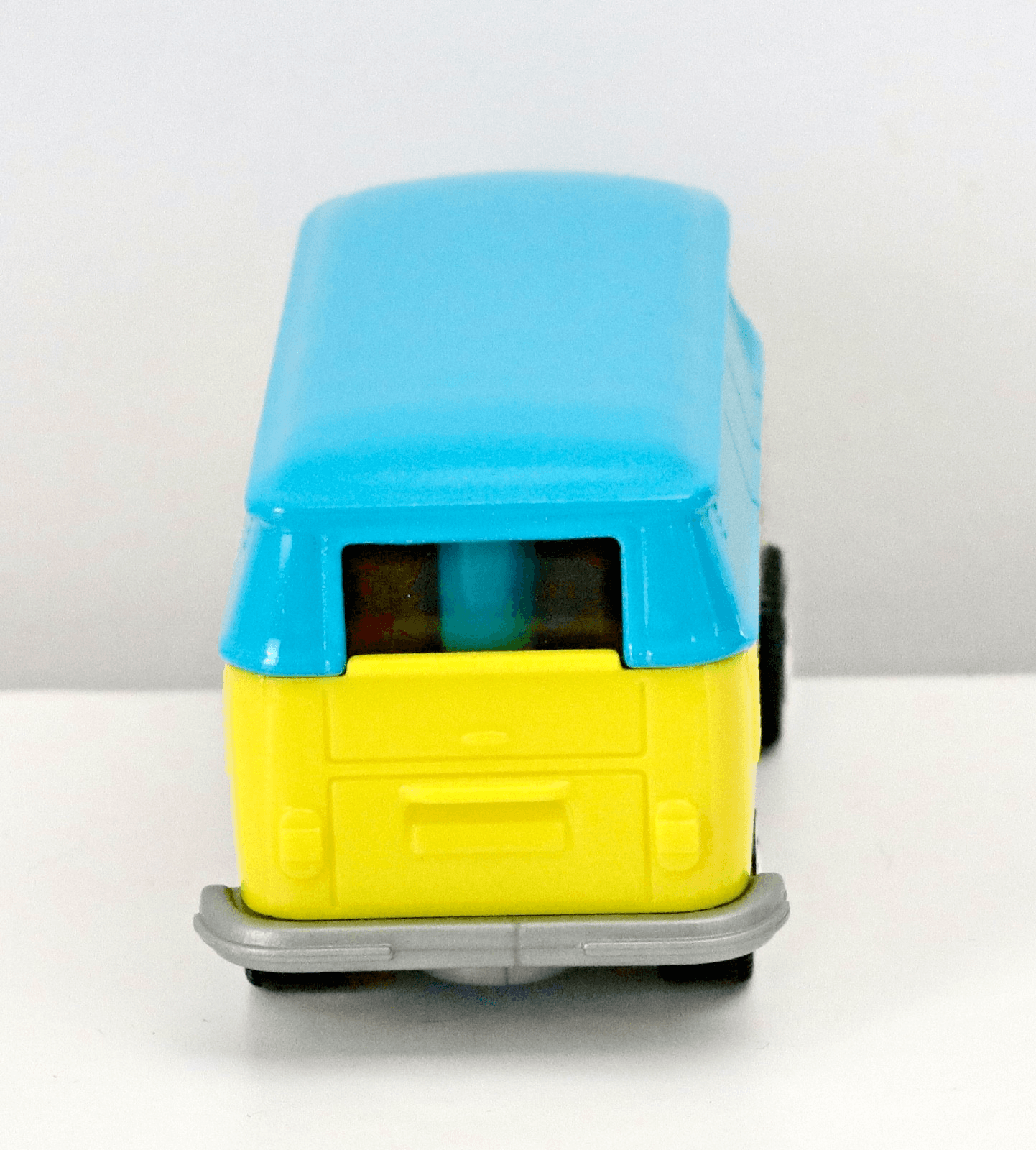 Matchbox 2024 VOLKSAWGEN DELIVERY VAN ~ Candy Series 4/6 ~ 1:16 Diecast - Thumbnail 3