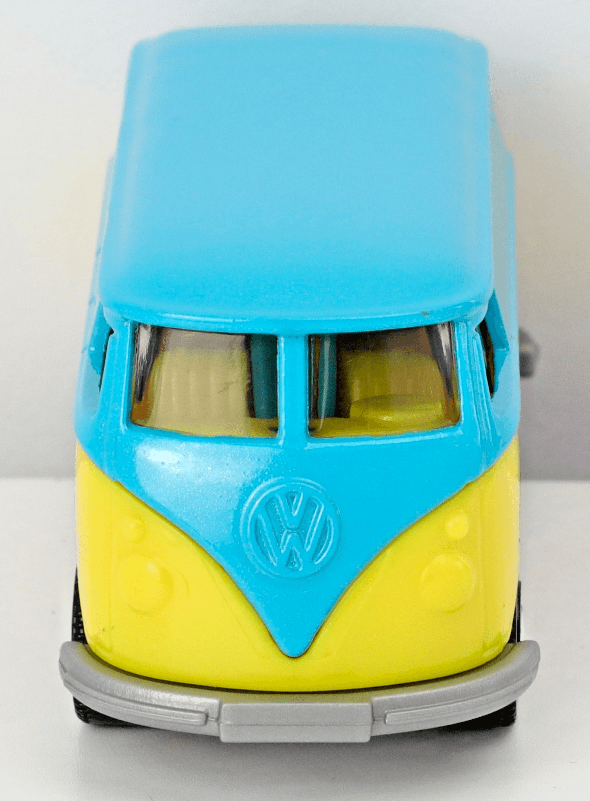 Matchbox 2024 VOLKSAWGEN DELIVERY VAN ~ Candy Series 4/6 ~ 1:16 Diecast - Thumbnail 5