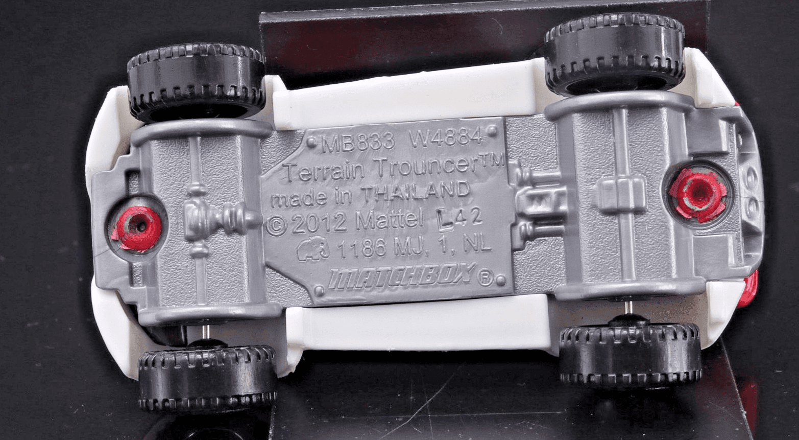 2012 Matchbox ~ TERRAIN TROUNCER 4X4 ~ Red 1:64 Diecast - Thumbnail 11