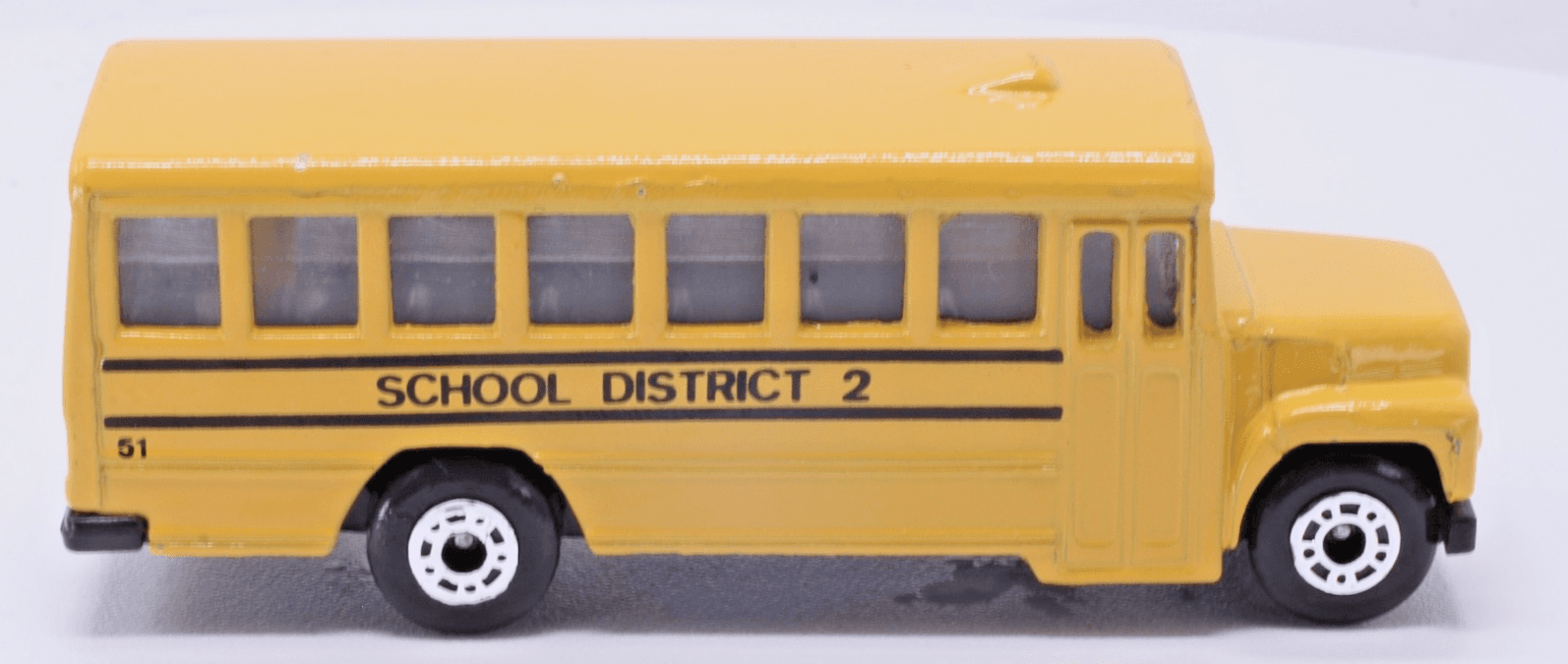 VINTAGE 1985 Matchbox ~ INTERNATIONAL SCHOOL BUS District 2 ~ Yelloiw 1:95 - Thumbnail 3