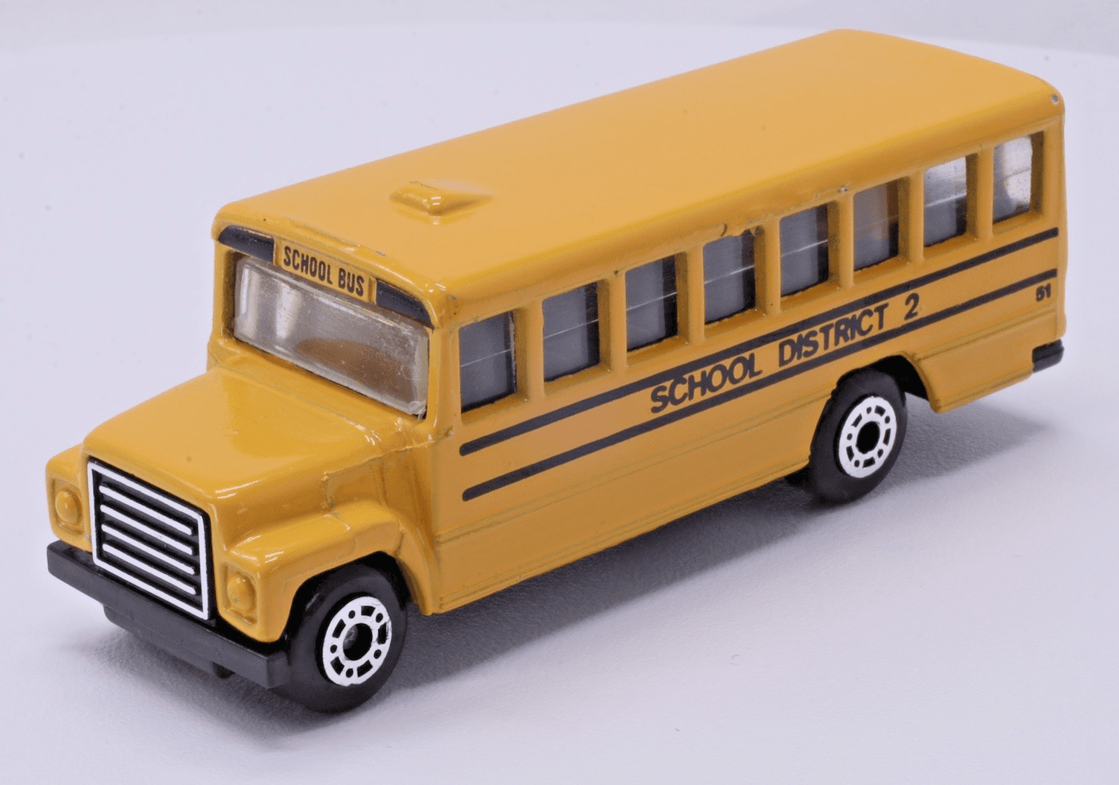 VINTAGE 1985 Matchbox ~ INTERNATIONAL SCHOOL BUS District 2 ~ Yelloiw 1:95 - Thumbnail 2