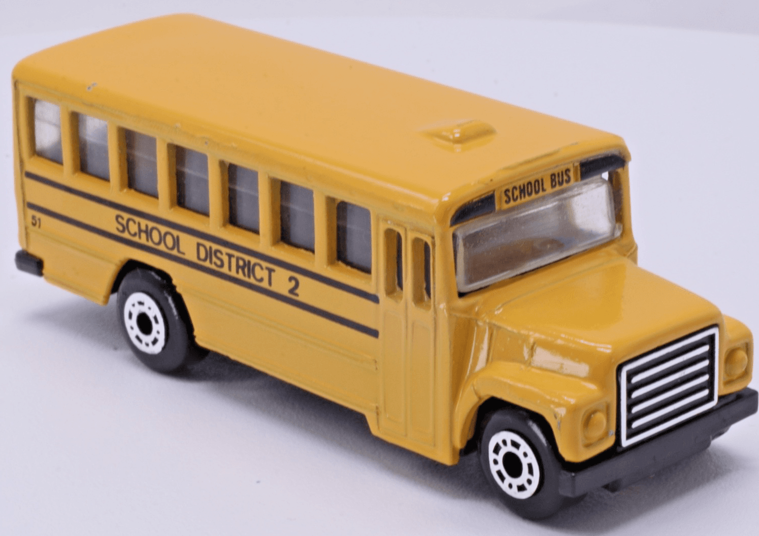 VINTAGE 1985 Matchbox ~ INTERNATIONAL SCHOOL BUS District 2 ~ Yelloiw 1:95