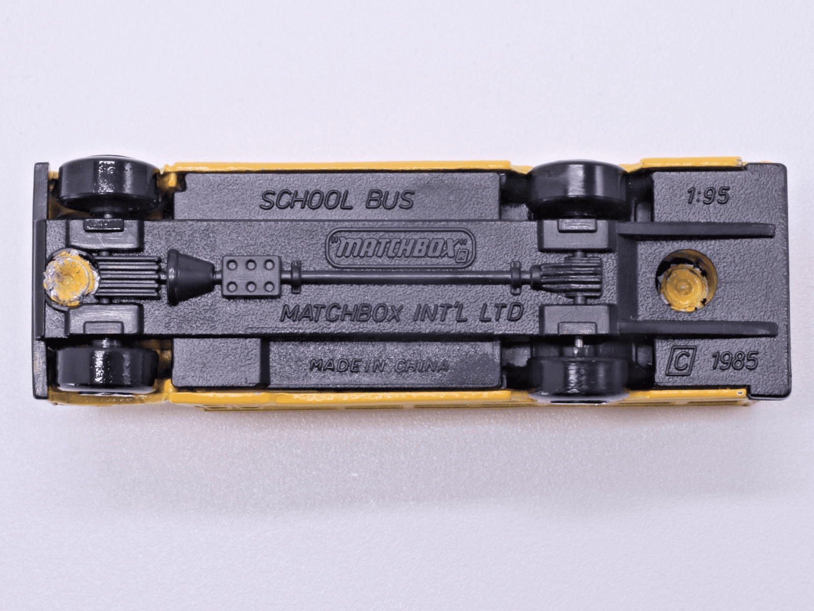 VINTAGE 1985 Matchbox ~ INTERNATIONAL SCHOOL BUS District 2 ~ Yelloiw 1:95 - Thumbnail 10