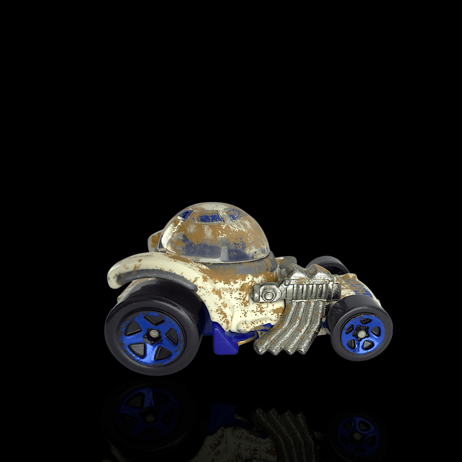 Hot Wheels 2014 Star Wars R2-D2 Character Car ~ Diecast ~ Muddy