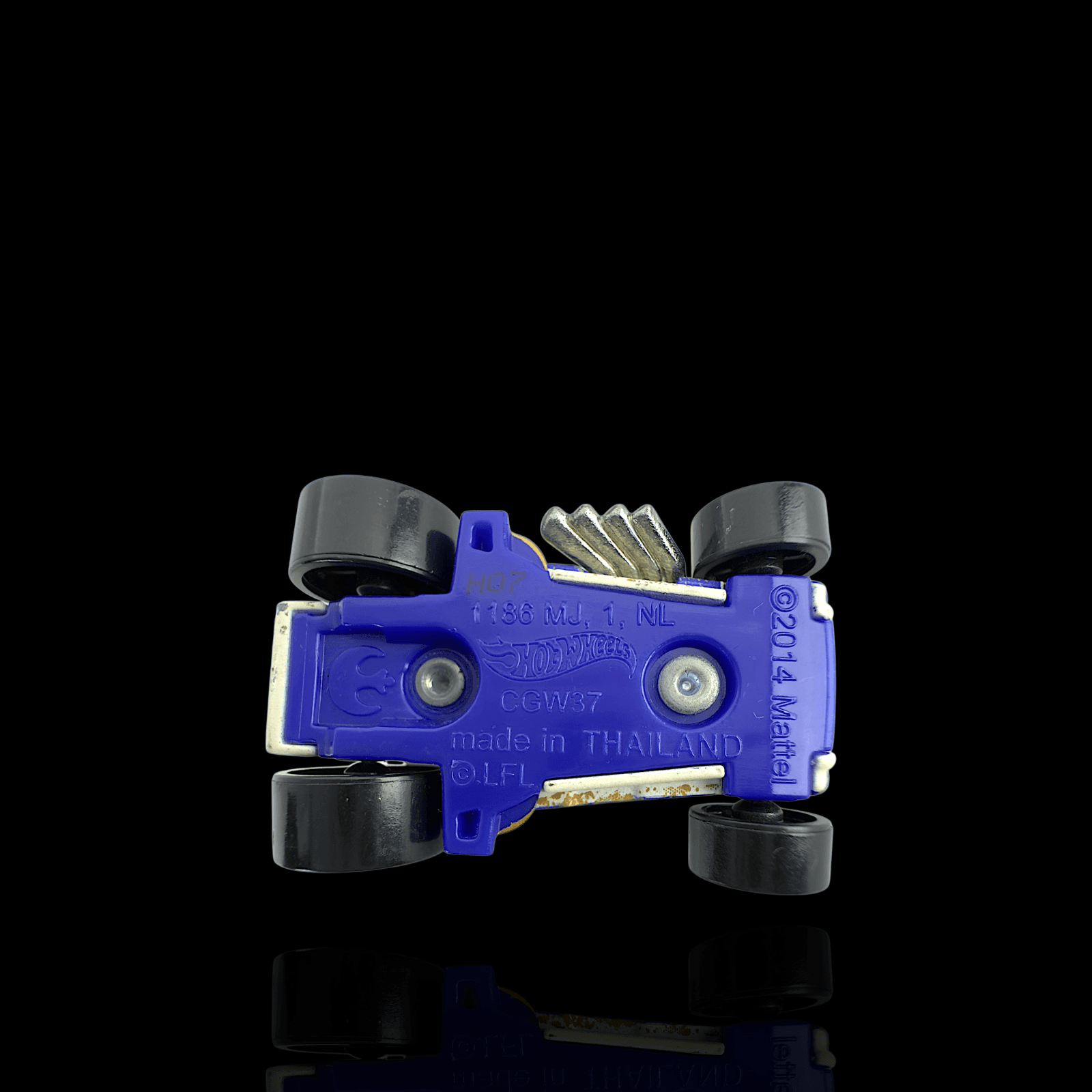 Hot Wheels 2014 Star Wars R2-D2 Character Car ~ Diecast ~ Muddy - Thumbnail 6