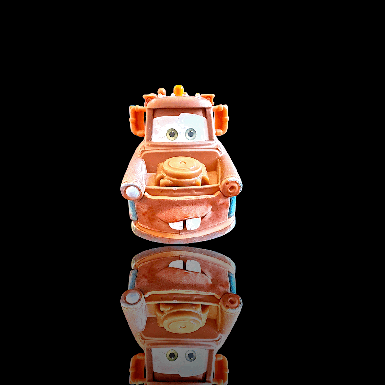 Disney Pixar Cars 2 ~ TOW MATER #95 ~ Diecast 1:55 - Thumbnail 3