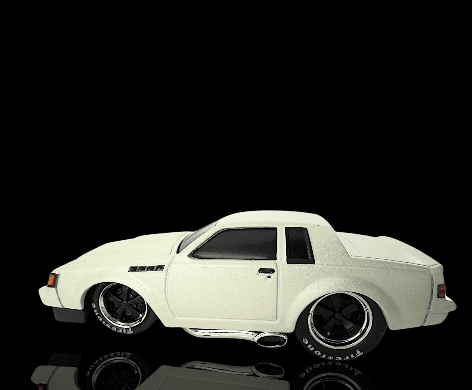 Maisto Muscle Machines 1987 Buick GNX Pearl White 1/64 Diecast Car - Thumbnail 2