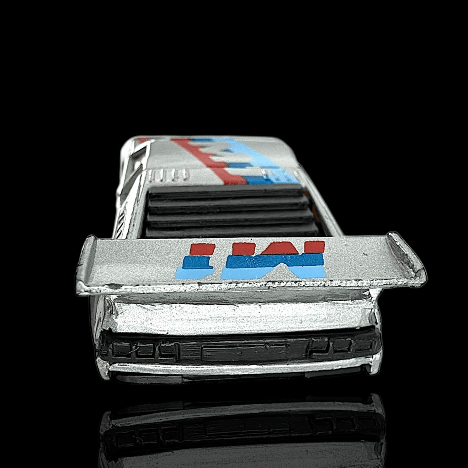 MC TOY 1979-1981 BMW M1 ~ SILVER W/ProCar Spoiler ~ 1/64 Scale - Thumbnail 5