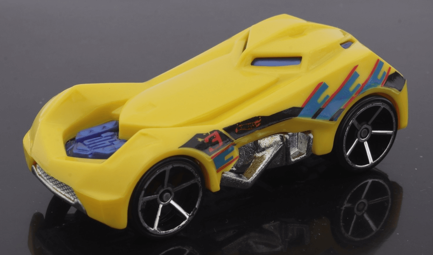 2016 Hot Wheels Multipack Exclusive ~ RD-03 ~ Racing Drones Yellow 1:64 Diecast - Thumbnail 2