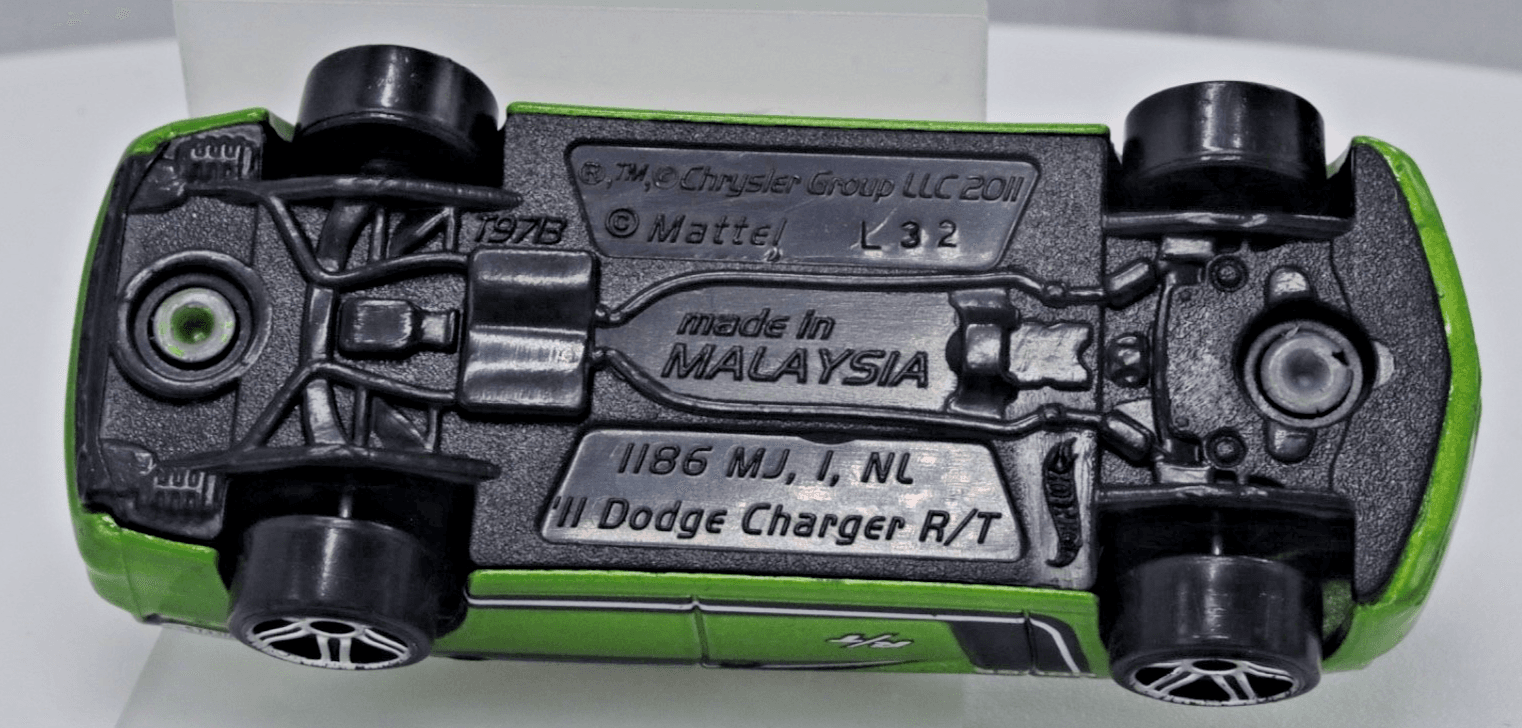 Hot Wheels ~ 2011 DODGE CHARGER R/T ~ Green 1/64 Diecast - Thumbnail 8