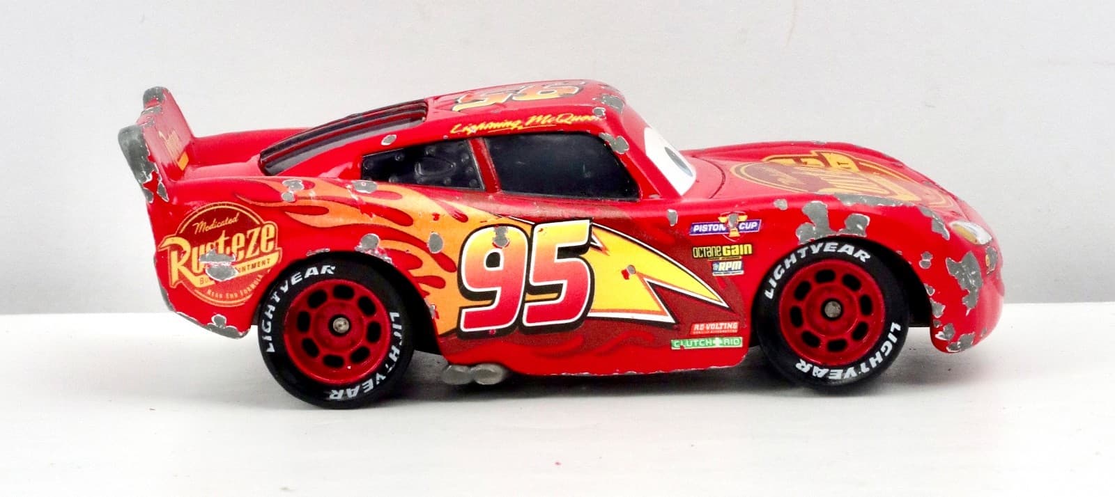 Mattel Disney Pixar Cars ~ LIGHTNING MCQUEEN RUST-EZE #95 ~ 1:55 Diecast Toy