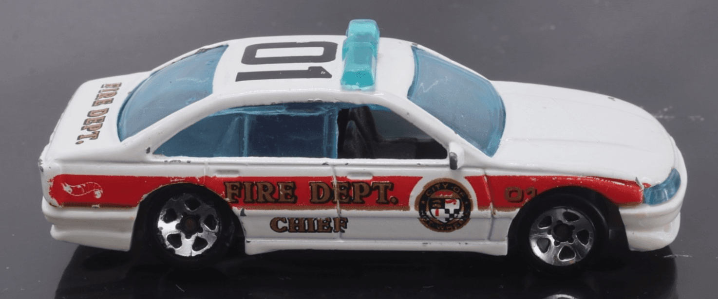 Hot Wheels ~ 1989 CITY OF HW FIRE DEPT CHIEF 01 ~ White 1:64 Diecast - Thumbnail 3