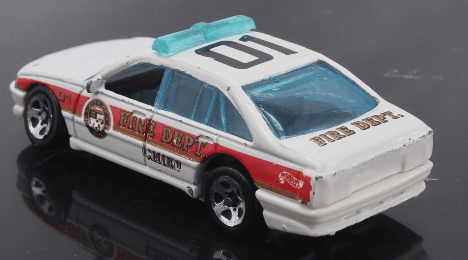 Hot Wheels ~ 1989 CITY OF HW FIRE DEPT CHIEF 01 ~ White 1:64 Diecast - Thumbnail 6