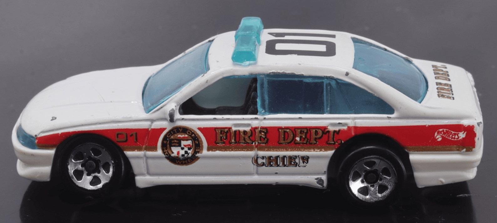 Hot Wheels ~ 1989 CITY OF HW FIRE DEPT CHIEF 01 ~ White 1:64 Diecast - Thumbnail 4