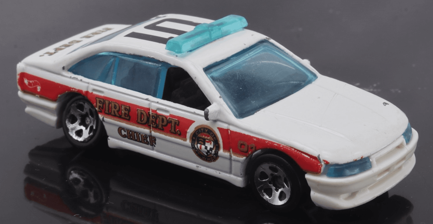 Hot Wheels ~ 1989 CITY OF HW FIRE DEPT CHIEF 01 ~ White 1:64 Diecast
