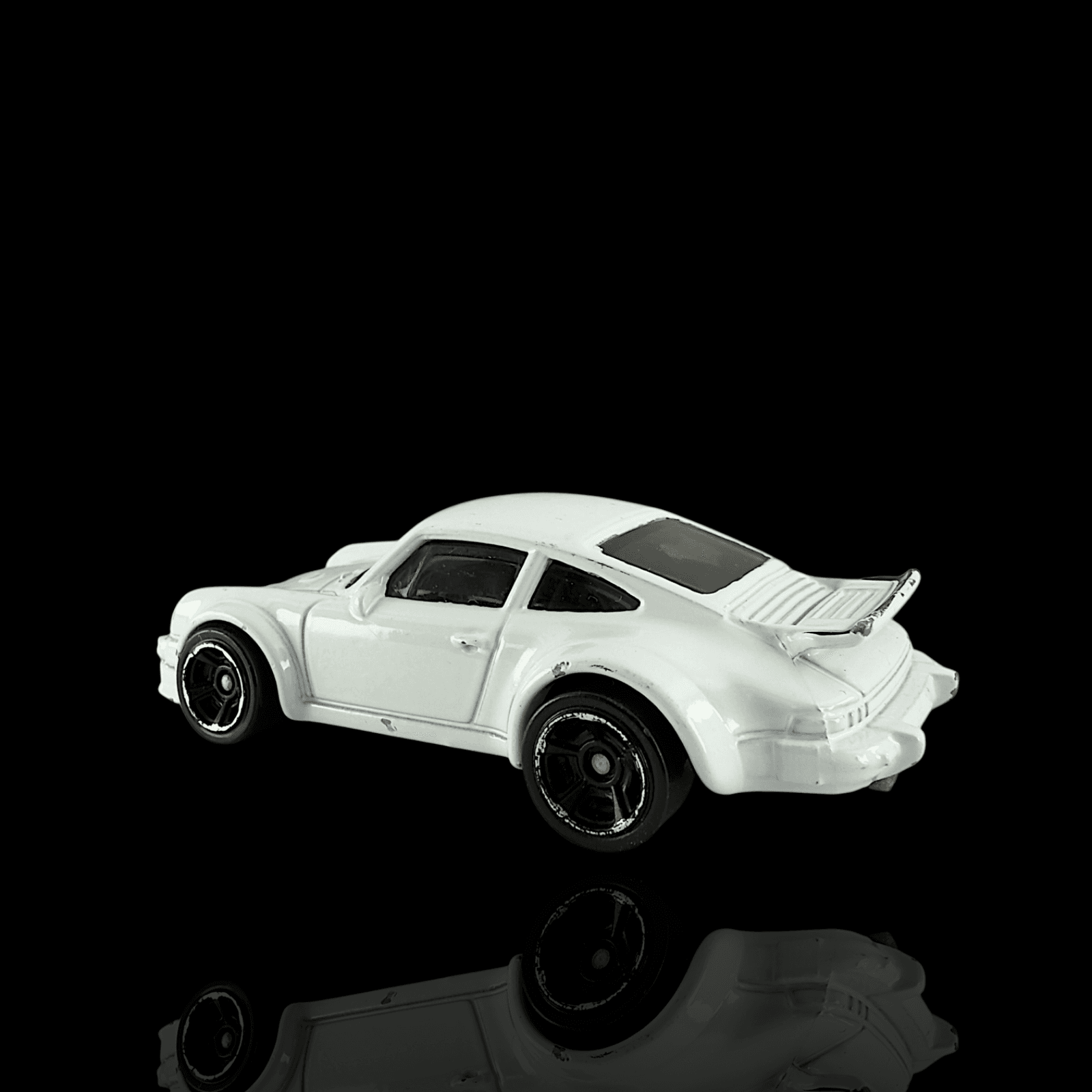 Hot Wheels 2014 Porsche 934 Turbo RSR ~ White Diecast Sports Car - Thumbnail 3