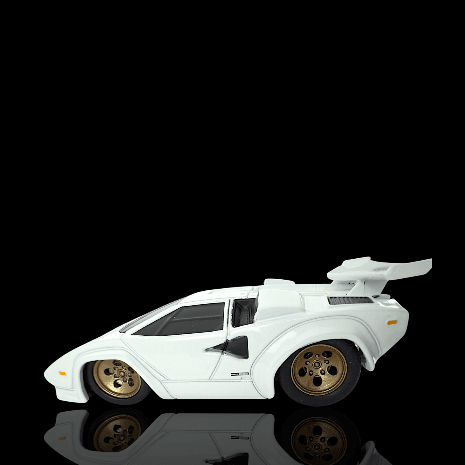 MAISTO MUSCLE MACHINES 2022 LAMBORGHINI COUNTACH ~ SERIES 3 ~ #17 - Thumbnail 2