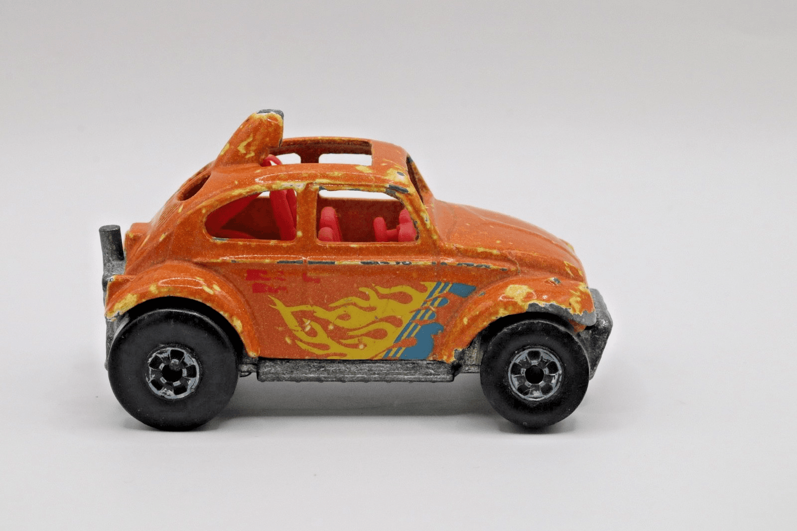 1983 Hot Wheels ~ VW VOLKSWAGEN BAJA BUG ~ Orange Flames 1:64 Diecast