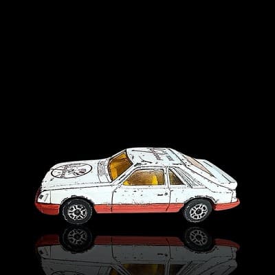 Corgi ~NY Yankees Mustang Cobra ~ Red/White 1:64 Vintage Diecast Car - Thumbnail 3