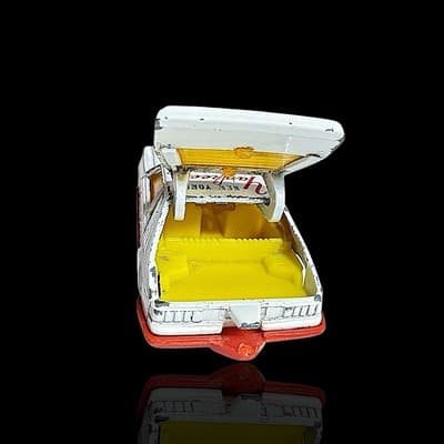 Corgi ~NY Yankees Mustang Cobra ~ Red/White 1:64 Vintage Diecast Car - Thumbnail 4