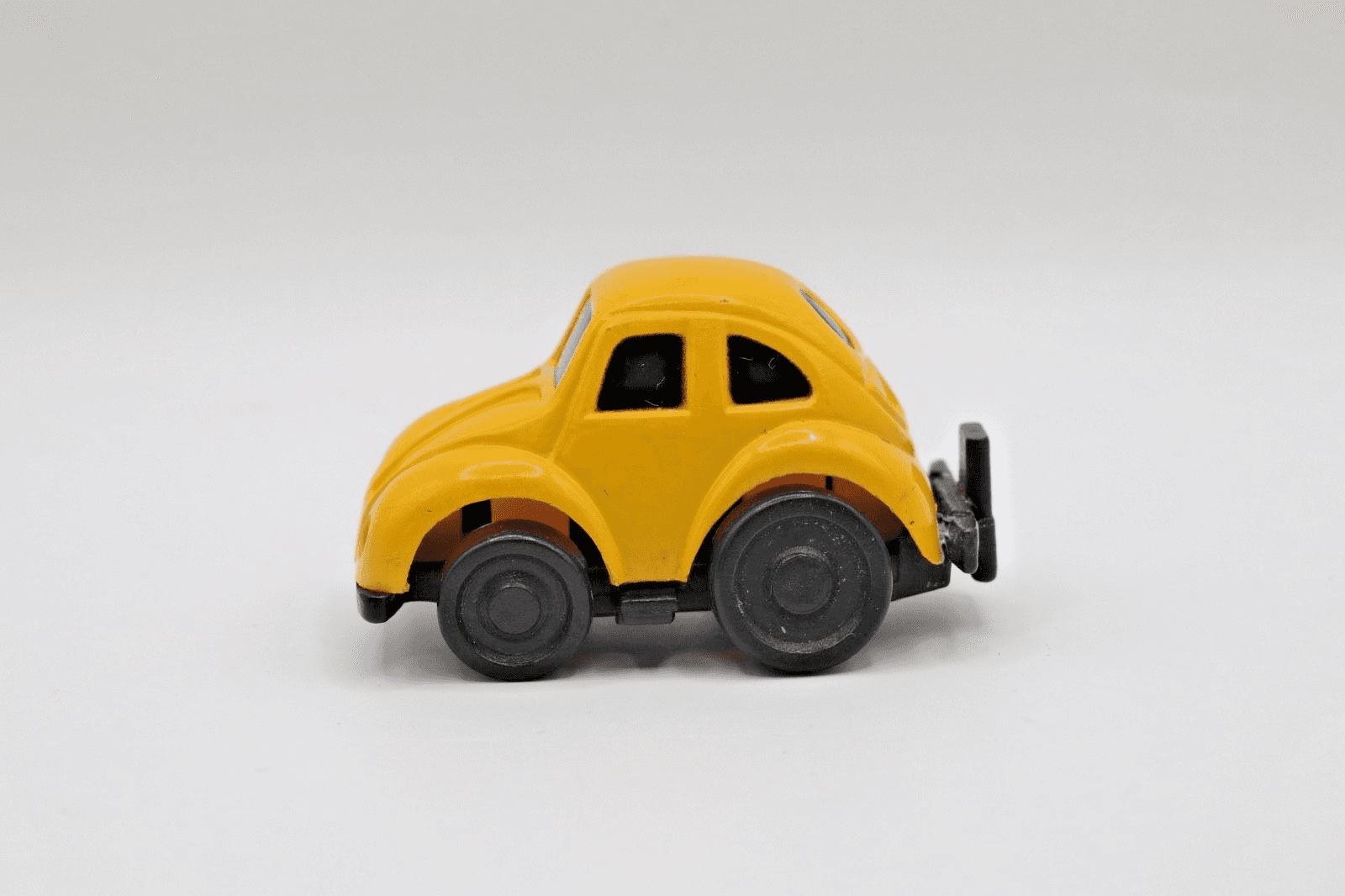 VTG ~ VW VOLKSWAGEN Bug Beatle ~ Diecast Yellow - Thumbnail 2