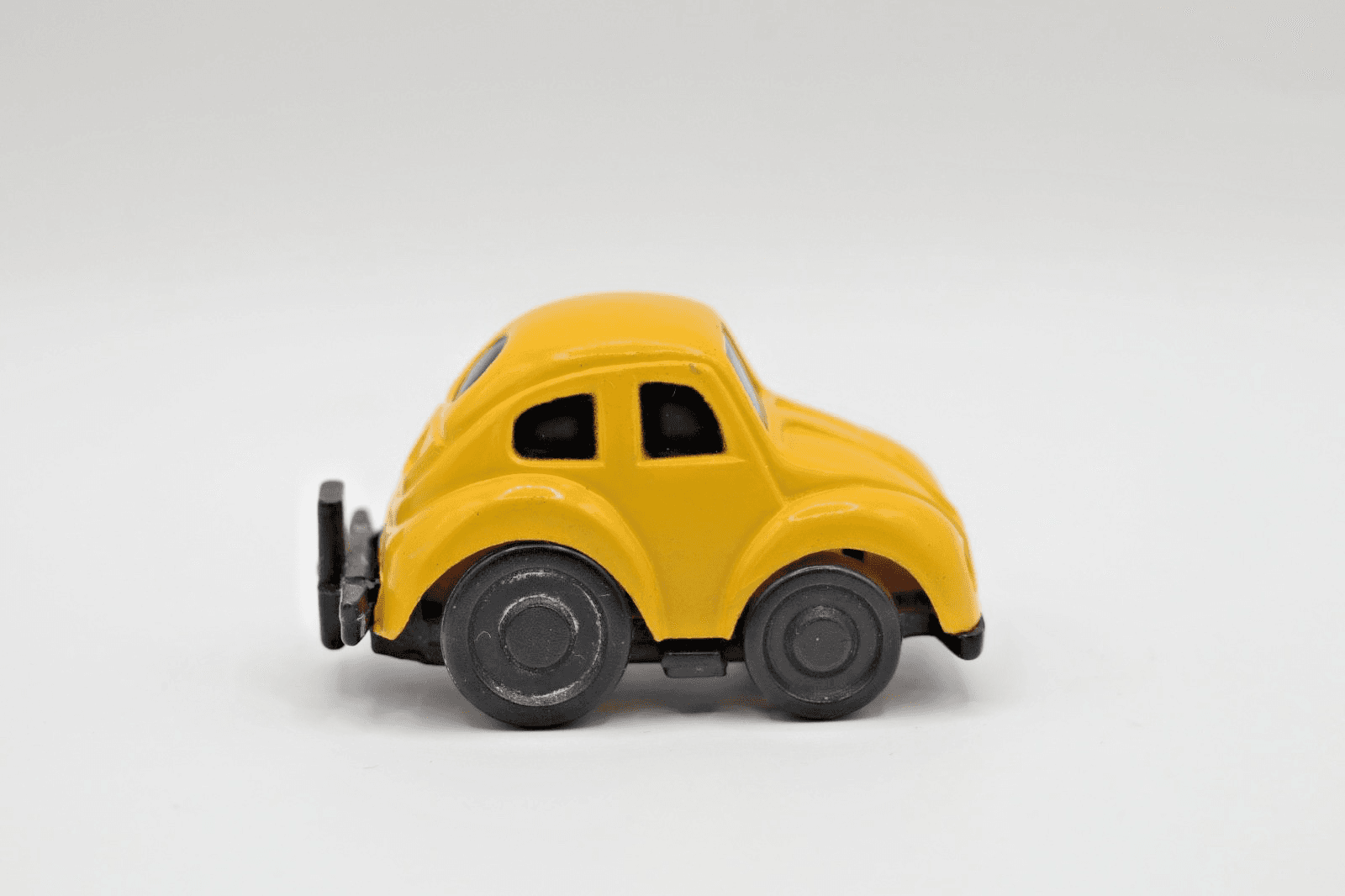 VTG ~ VW VOLKSWAGEN Bug Beatle ~ Diecast Yellow