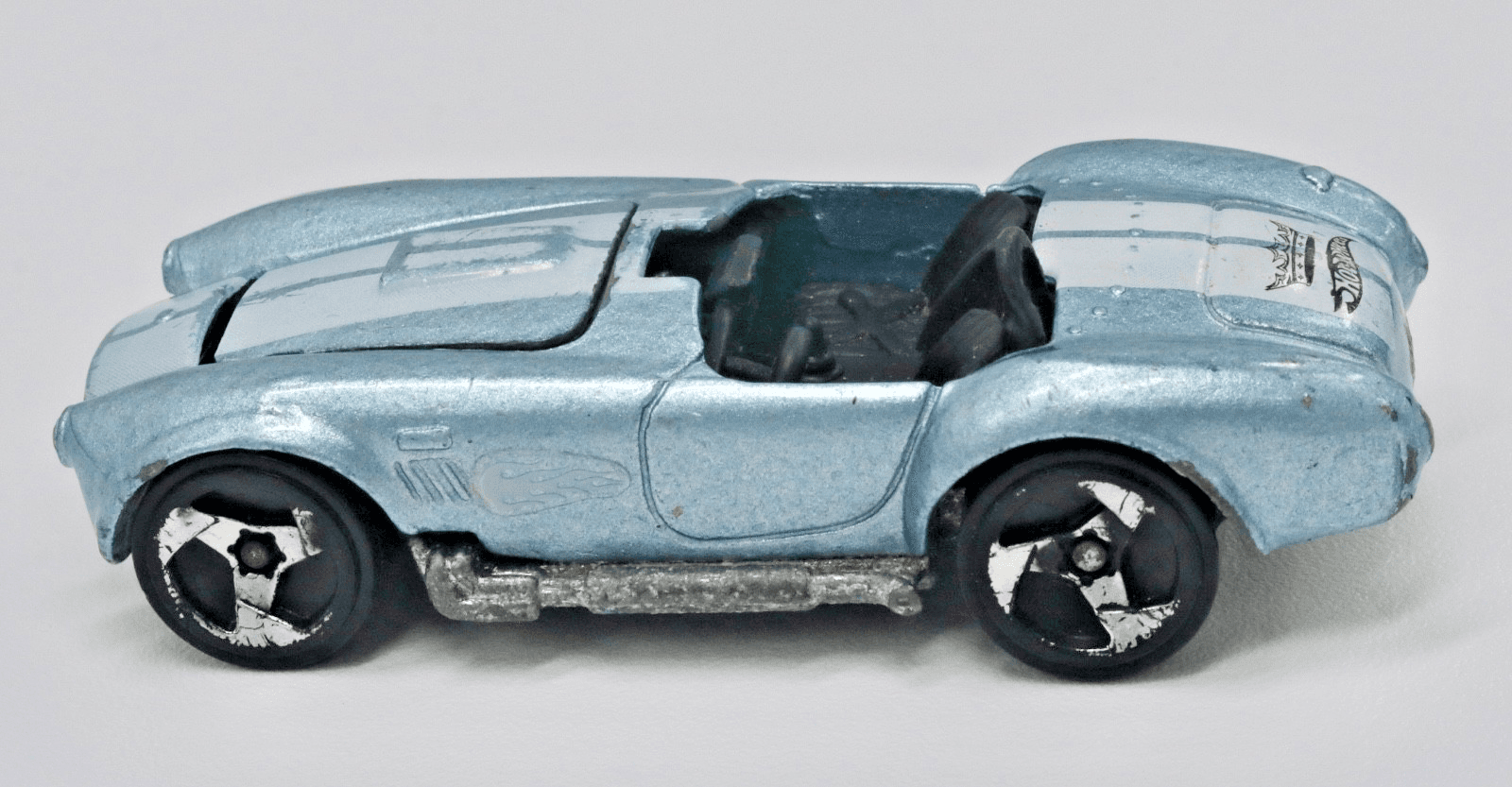 Hot Wheels ~ 1982 SHELBY COBRA 427 S/C ~ Light Blue Metallic 1/64 - Thumbnail 2