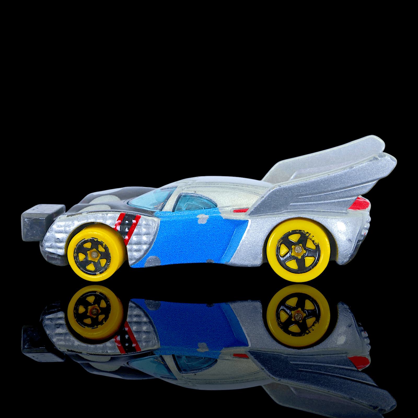 2018 Hot Wheels Marvel Thor Character Car ~ 1:64 ~ Diecast Toy - Thumbnail 2